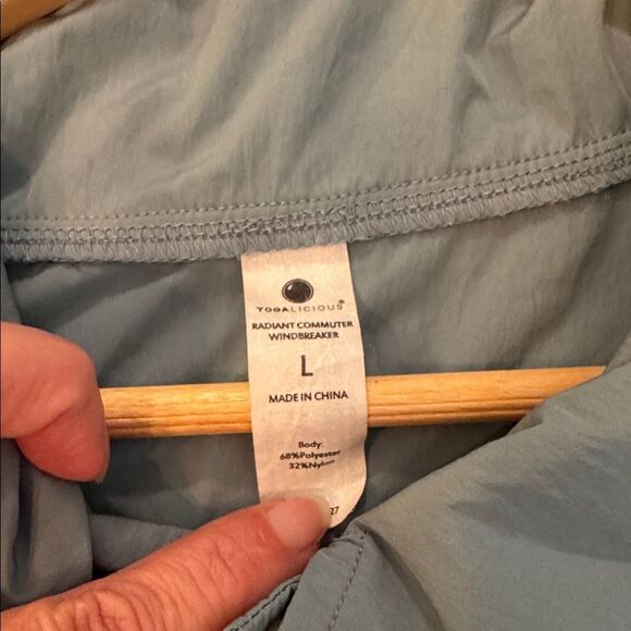 YOGALICIOUS Radiant Commuter Windbreaker - Picture 2 of 9